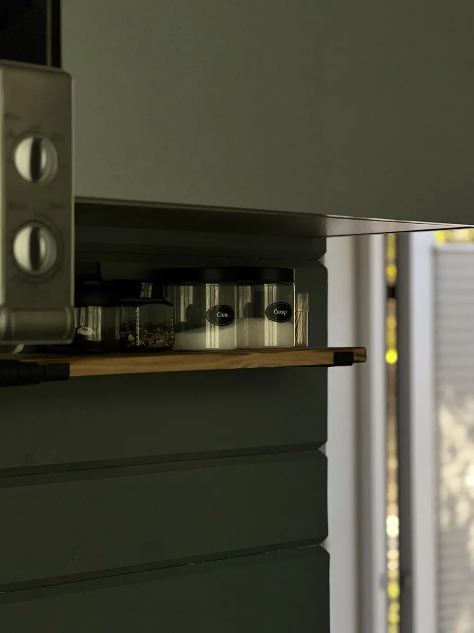 Кухонная полка со специями