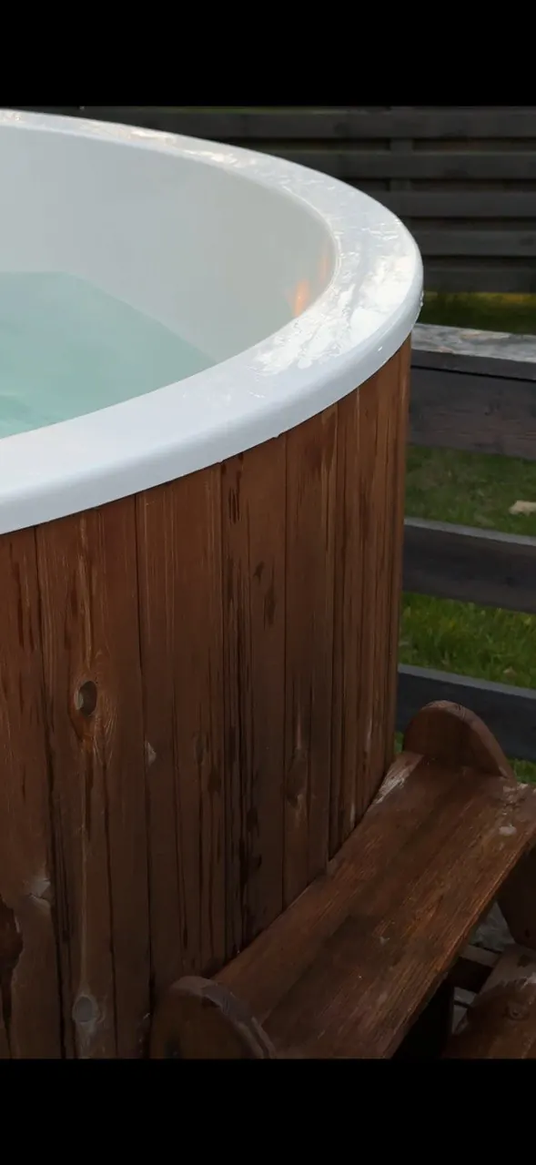Горячая купель из натурального дерева