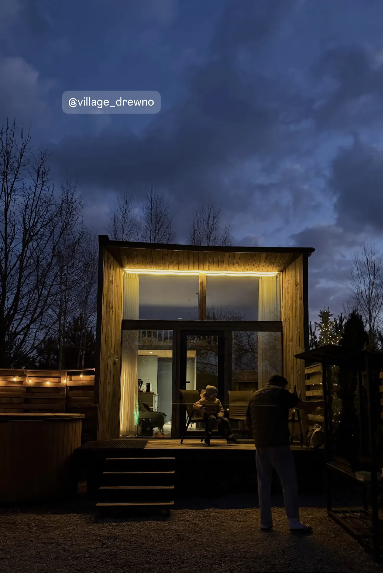 Загородный домик ночью под Брестом — Village DREWNO в Пожежине