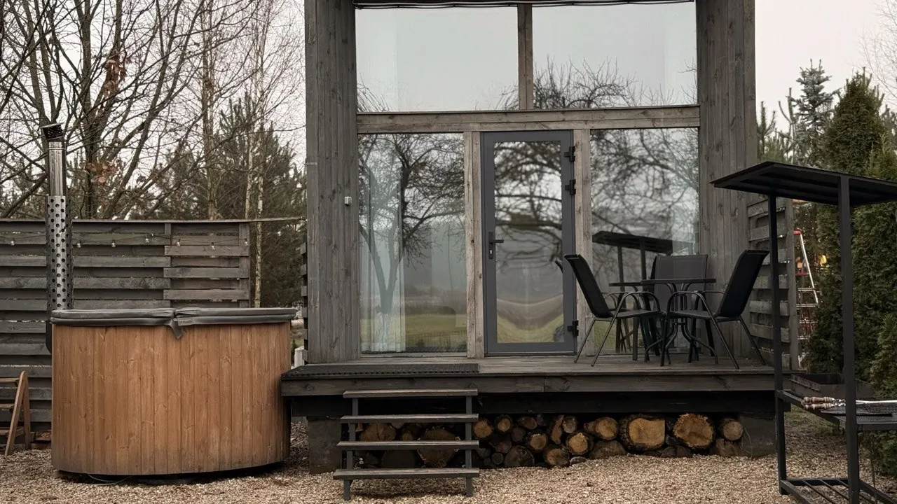 Глэмпинг-домик в сосновом лесу под Брестом