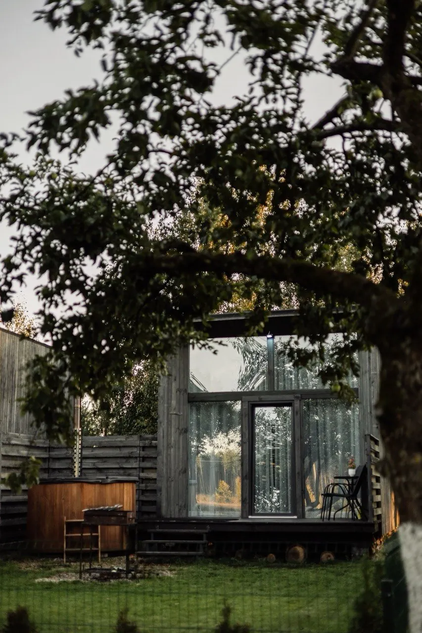 Домик в яблоневом саду